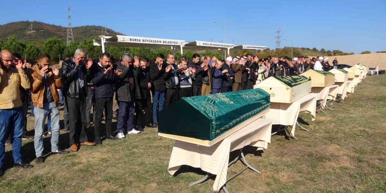 Bursa’da 8’i çocuk 9 kişi toprağa verildi