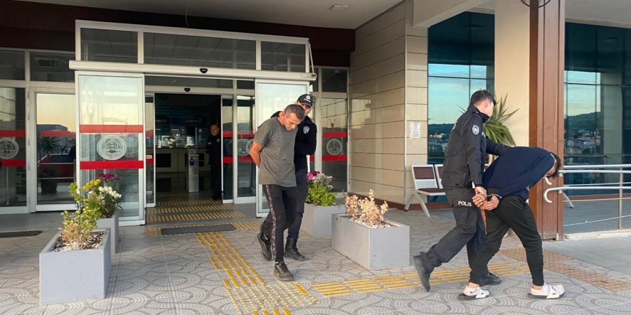 İzmir’de bazı istasyonundan aküleri çalan hırsızlara suçüstü