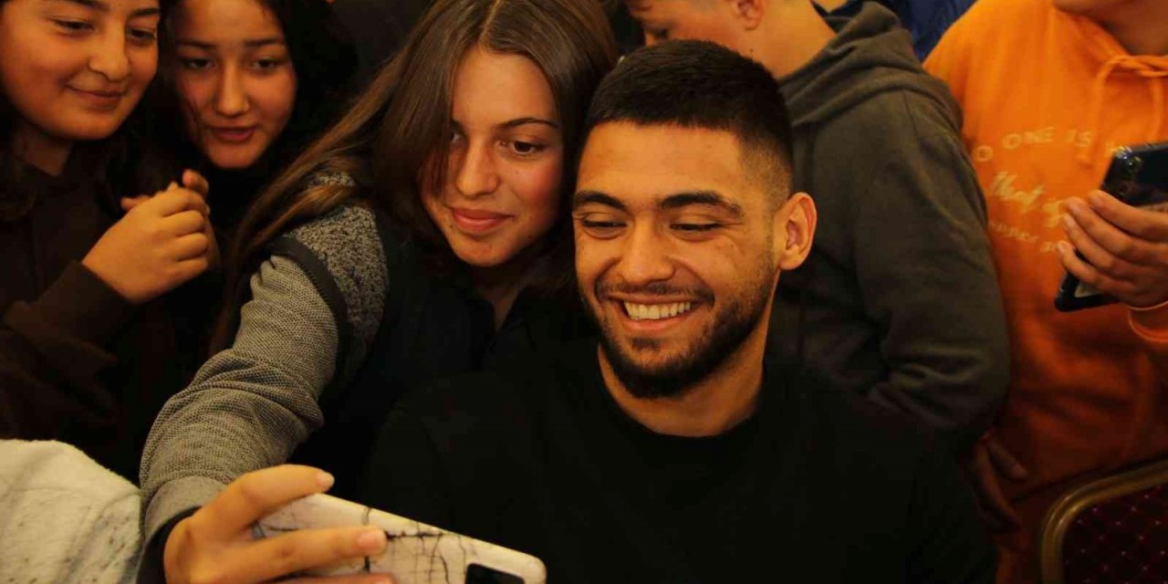 Kayserisporlu oyuncular, Tomarza’da öğrencilerle buluştu