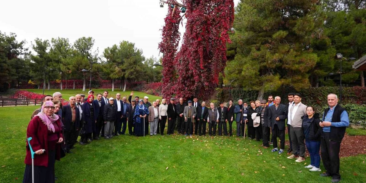 Huzurevi sakinlerini konuk etti