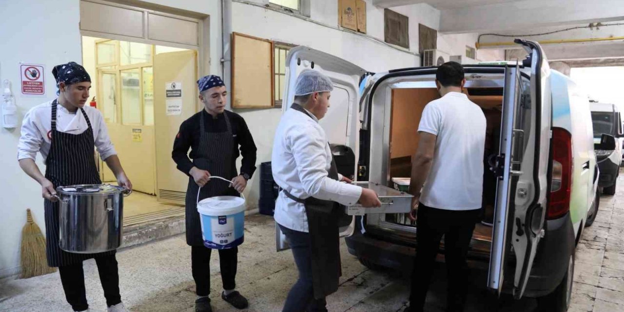 Belediyeden, öğrencilere öğün desteği