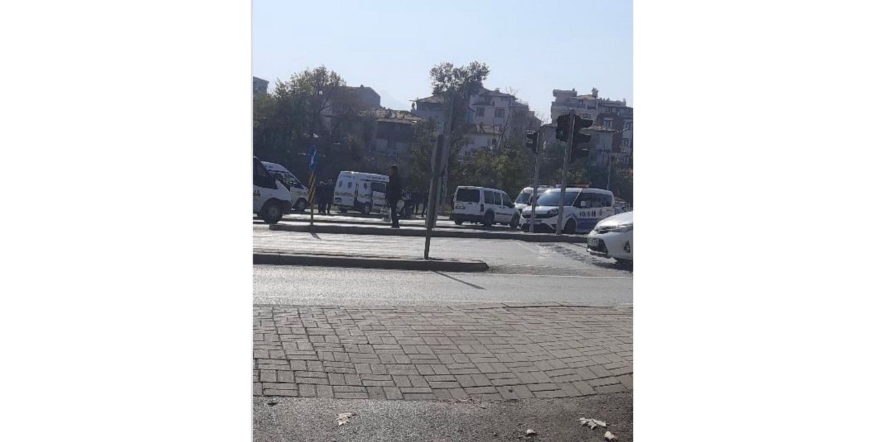 Eşini yaralayıp aynı silahla canına kıydı