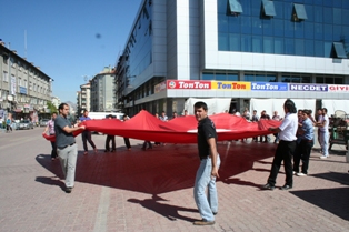 MHP'li gençler 'Açılıma Hayır' sloganları attı