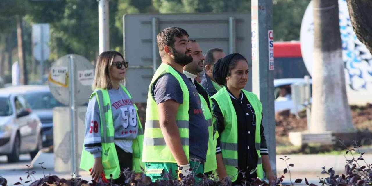 Türkiye Cumhuriyeti’nin kurucusu Ulu Önder Mustafa Kemal Atatürk, ölümünün 84’üncü yılında Mersin’de törenle anıldı