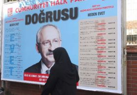 CHP yine kendi kalesine gol attı