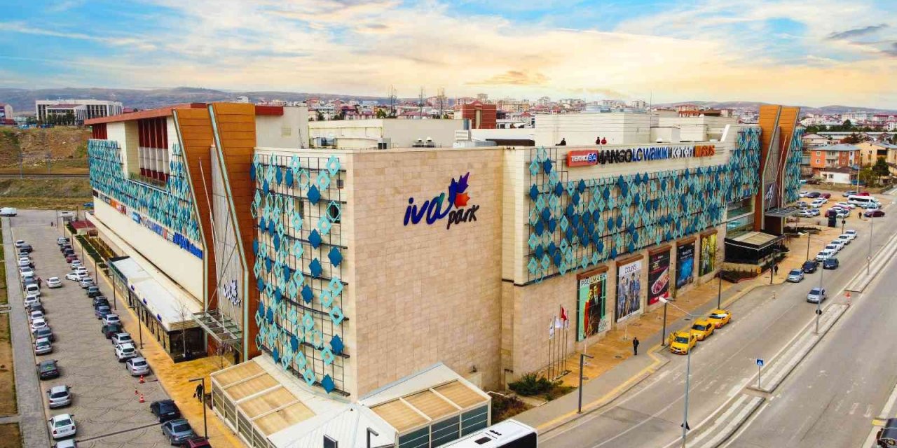 İVA PARK AVM’ de kitap fuarı finaline görkemli imza