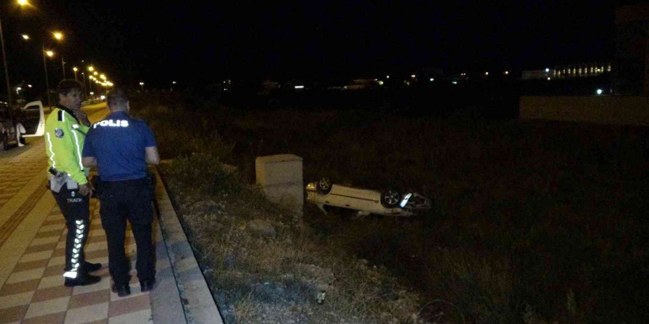 Antalya’da otomobil şarampole uçtu: 3 yaralı