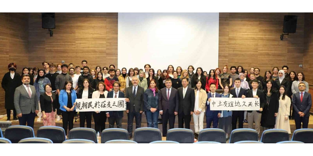 Çin Halk Cumhuriyeti Ankara Büyükelçisi Shaobinx, NEVÜ’lü öğrencilerle bir araya geldi