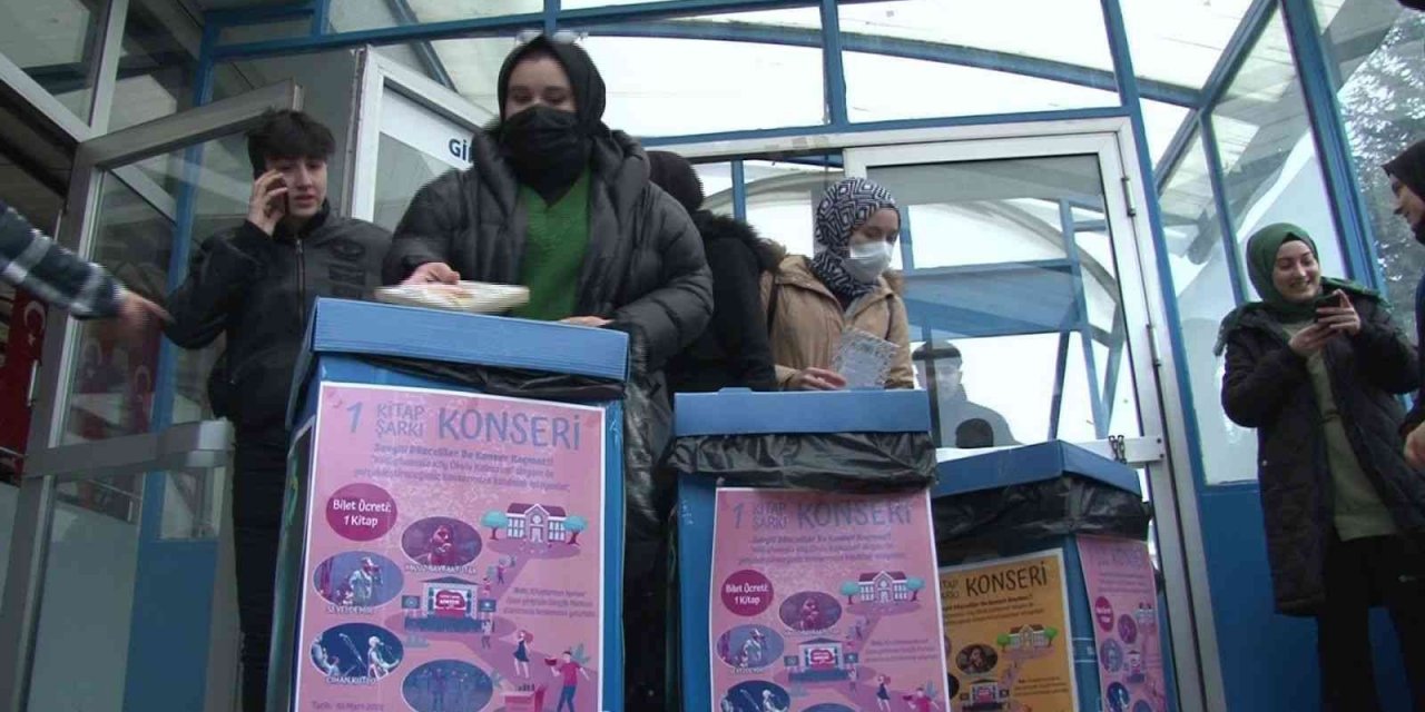 Konsere giriş biletle değil kitapla