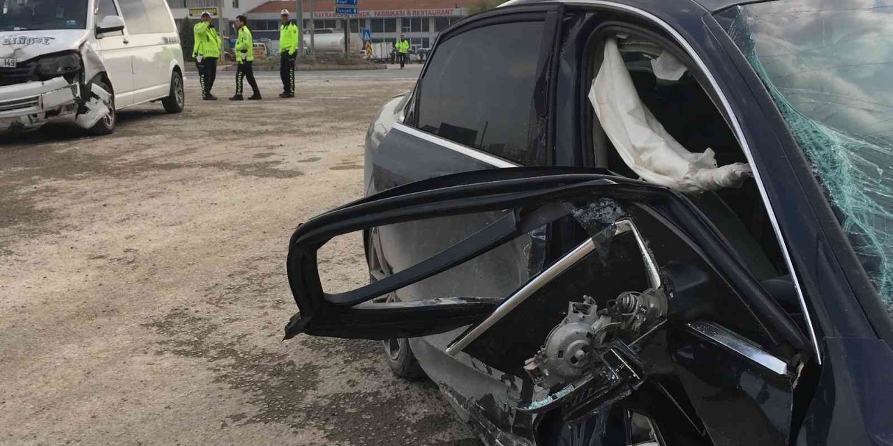 Elazığ’da iki araç çarpıştı: 5 yaralı