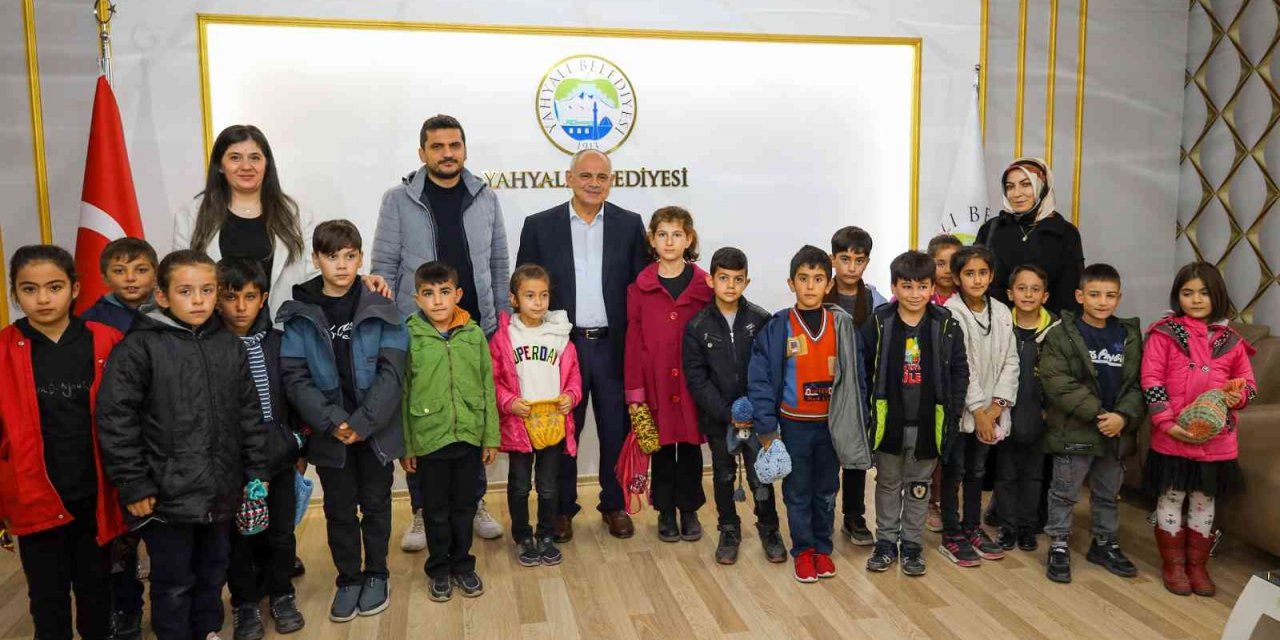 Başkan Öztürk, küçük öğrencilere belediyeciliği anlattı