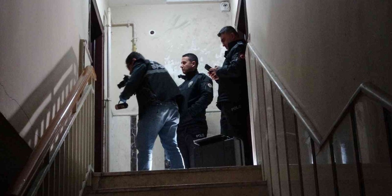 Satırlı saldırıya uğrayan genç ağır yaralandı