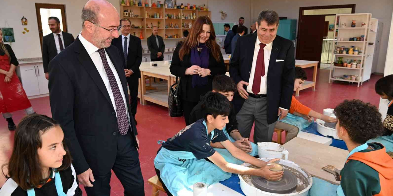 Konya haber! Kaymakam Tortop ve Başkan Pekyatırmacı Ahmet Keleşoğlu Sanat ve Tasarım Atölyesi'ni ziyaret etti