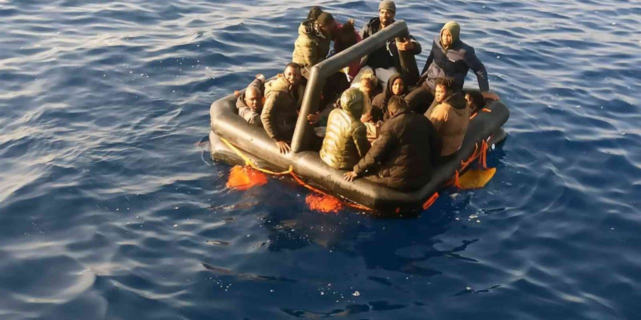 Marmaris’te 37 düzensiz göçmen kurtarıldı