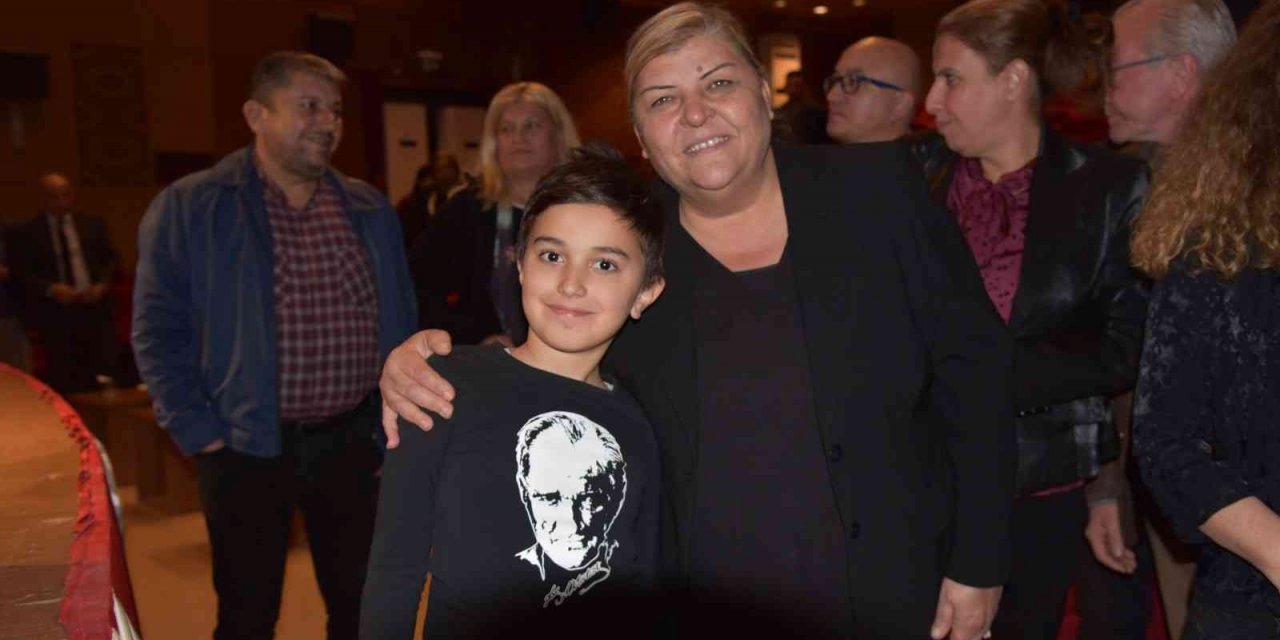 Ceyhanlılar Atatürk’ü sevdiği türkülerle andı