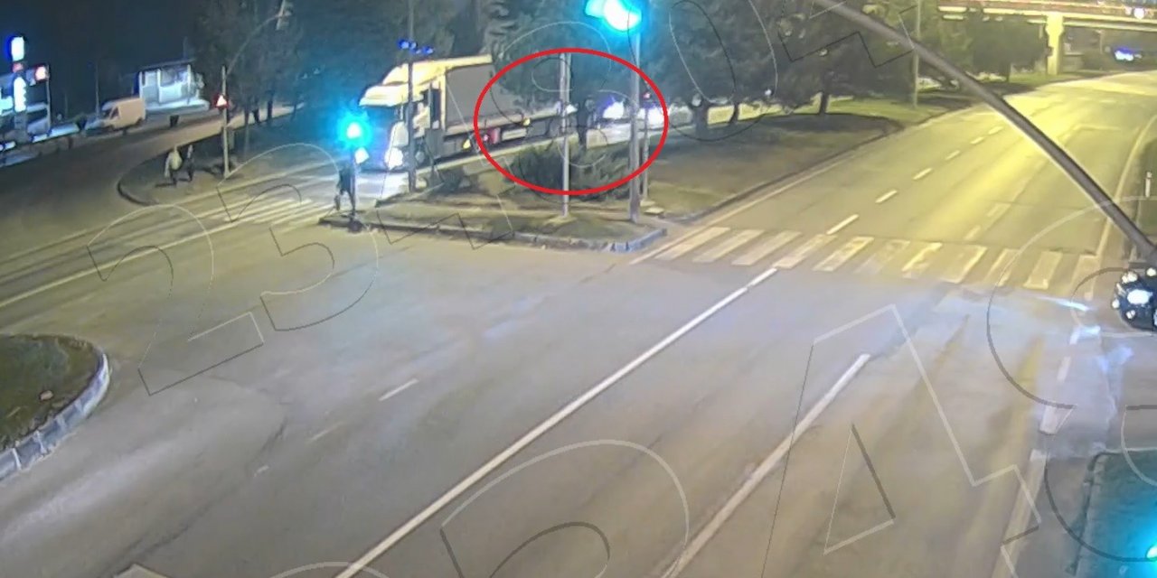 Trafik ışıklarındaki tır kazası KGYS kamerasınca kaydedildi