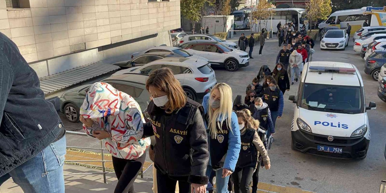 Dolandırıcılık zanlısı kadınlardan ilginç işaret ve sözler