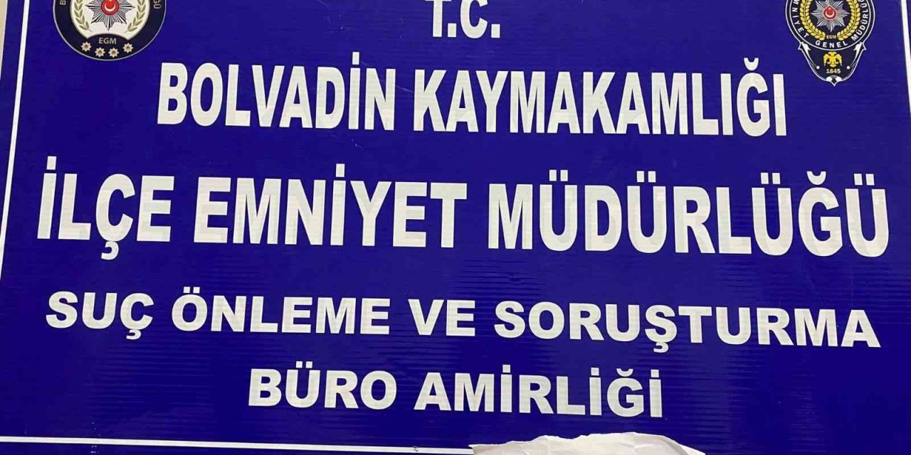 Banka önünde bekleyen şahısta esrar ele geçirildi