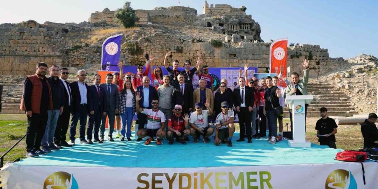 Bisikletçiler Tlos Antik kentinde yarıştı