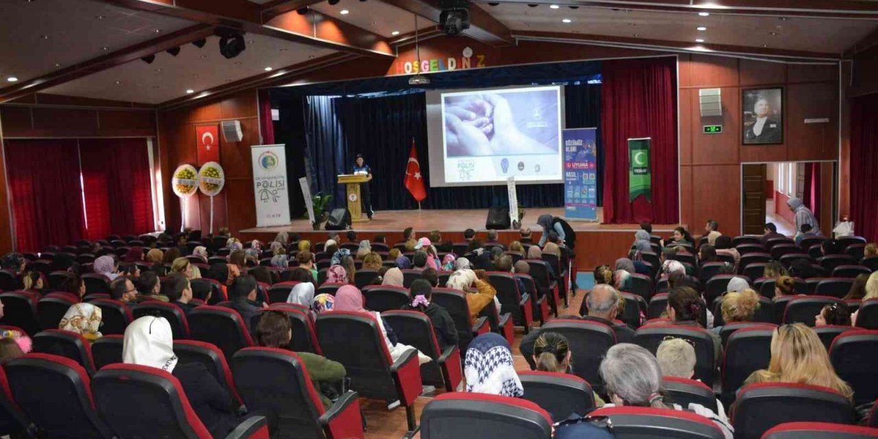 Narkotik polisinden Bergamalı annelere uyuşturucu semineri