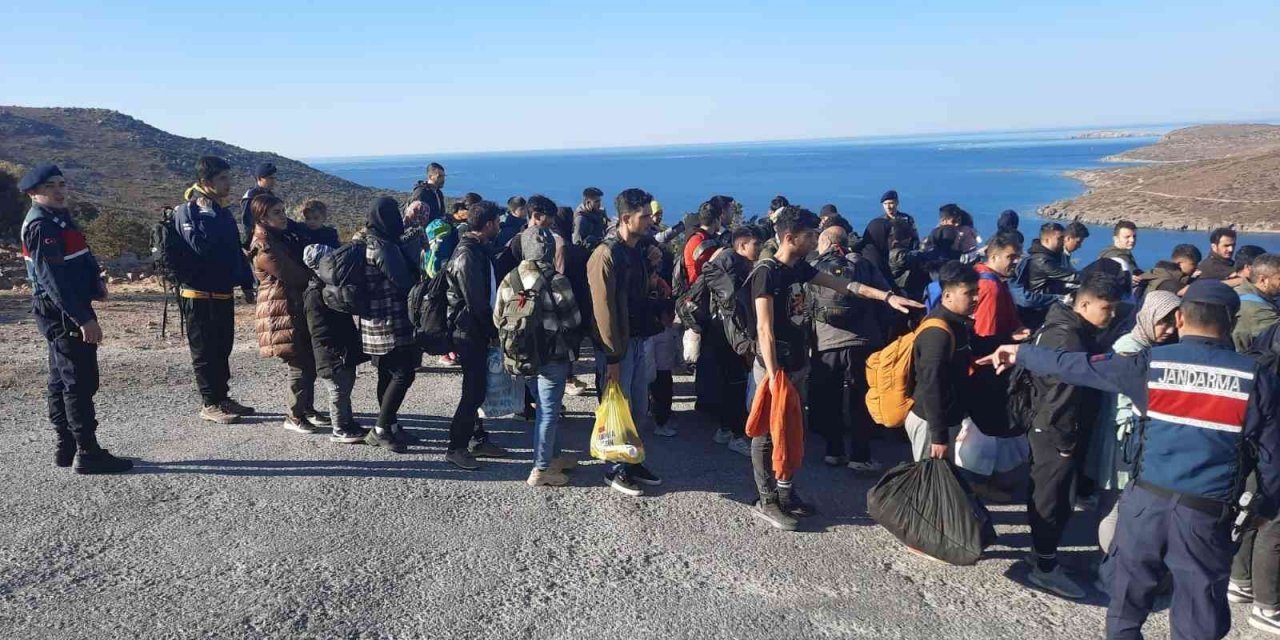 İzmir’de yurt dışına kaçmaya çalışan 180 göçmen yakalandı