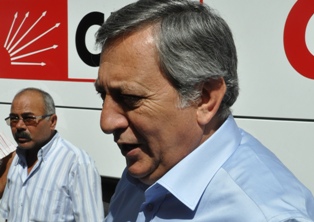 Okay, o afişleri böyle savundu