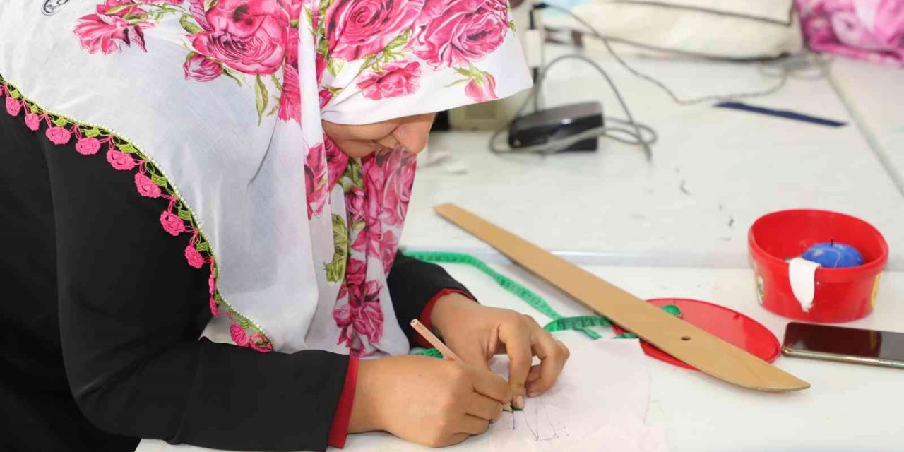 Şehitkamil’de kadınlardan giyim kursuna yoğun talep