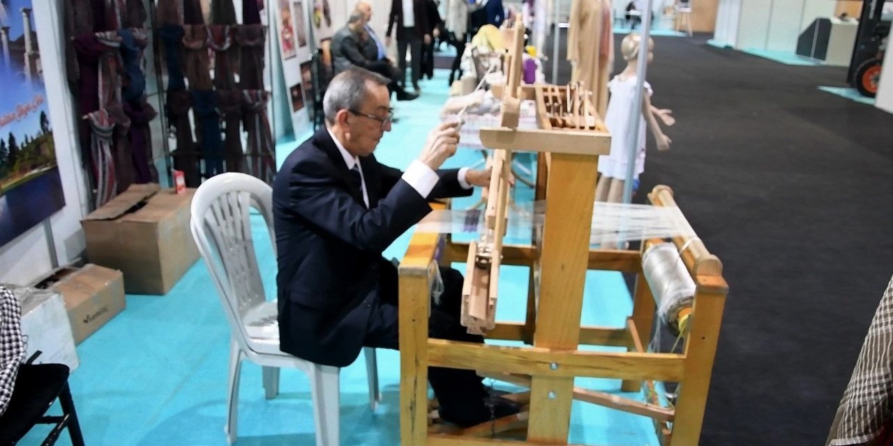 Buldan’ın geleneksel dokuması el tezgahında tanıtıldı