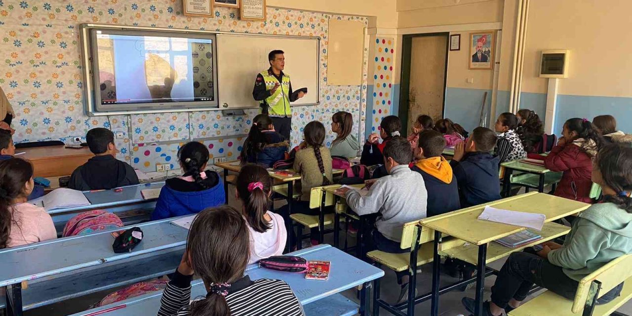 Jandarmanın güvenli trafik için eğitim ve denetimleri devam ediyor