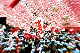 Erdoğan gövde gösterisi yaptı