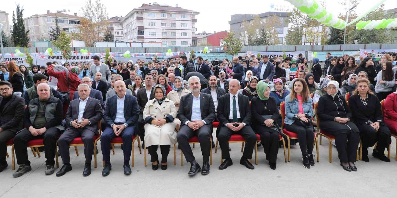 AK Parti İstanbul İl Başkanı Kabaktepe, Sancaktepe’de fidan dikimi etkinliğine katıldı