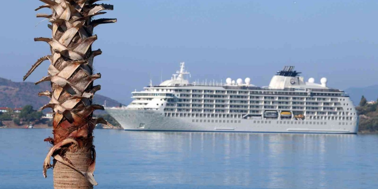 Lüks gemi "The World", 181 yolcusuyla Fethiye’ye geldi