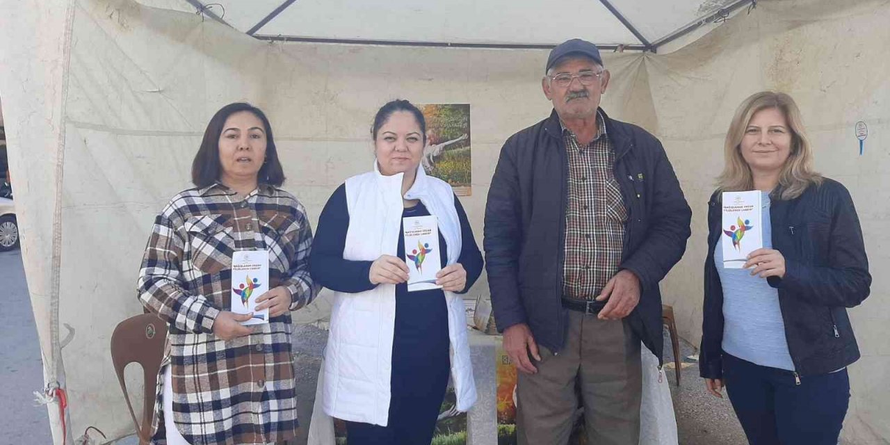 Sağlıkçıların bilgilendirme çalışmasına vatandaşlardan yoğun ilgi