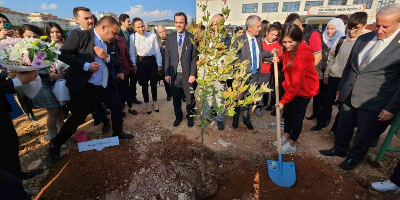 Öğrenciler adına fidan dikildi