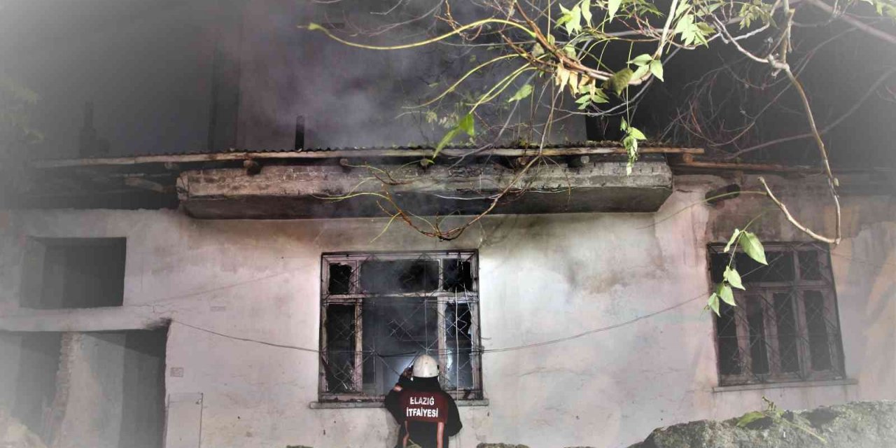 Gece yarısı facianın eşiğinden dönüldü: Yangına uykusunda yakalandı
