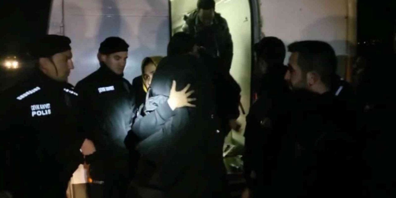 Bursa’da nefes kesen kovalamaca...Minibüsten 31 kaçak çıktı