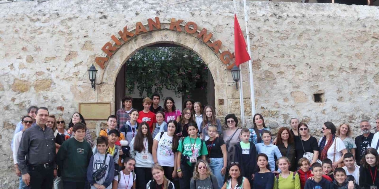 Yabancı öğrenciler Kozan’ın tarihine hayran kaldı