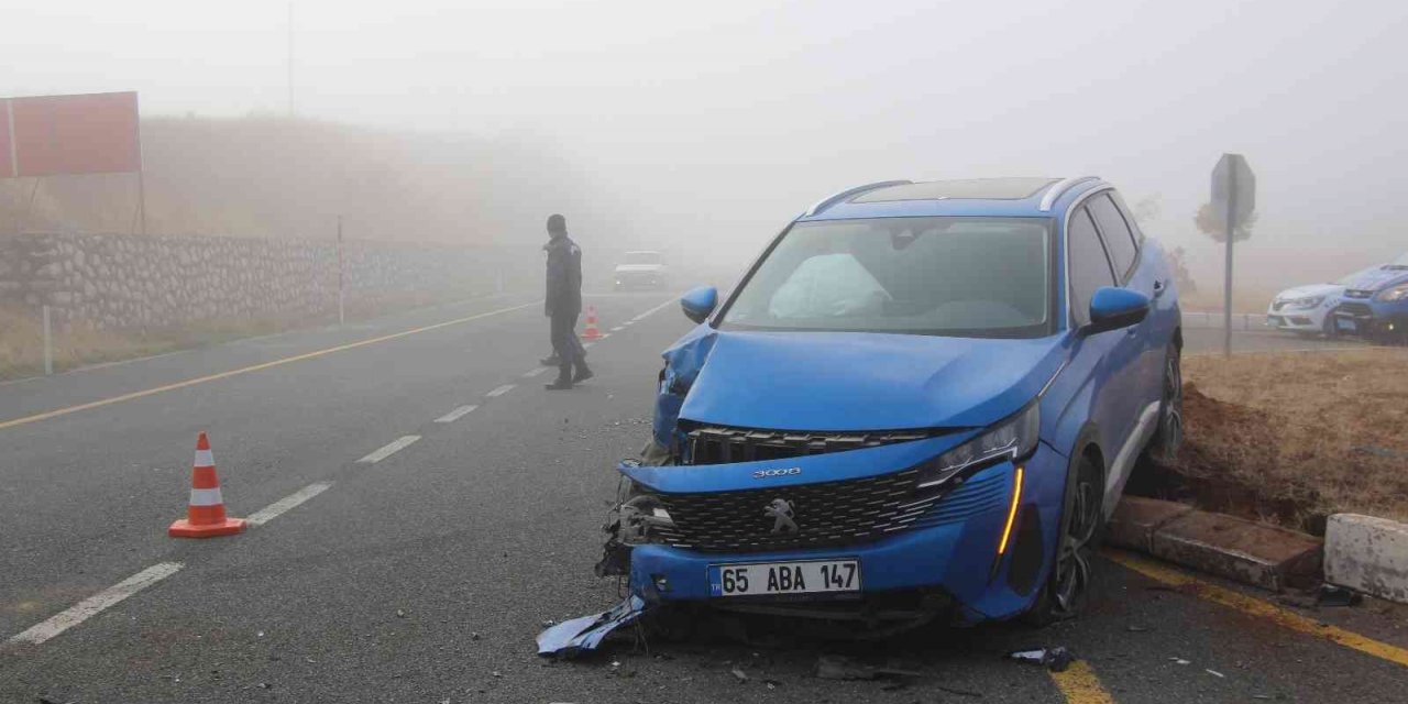 Elazığ’da yoğun sis kazayı beraberinde getirdi: 3 yaralı