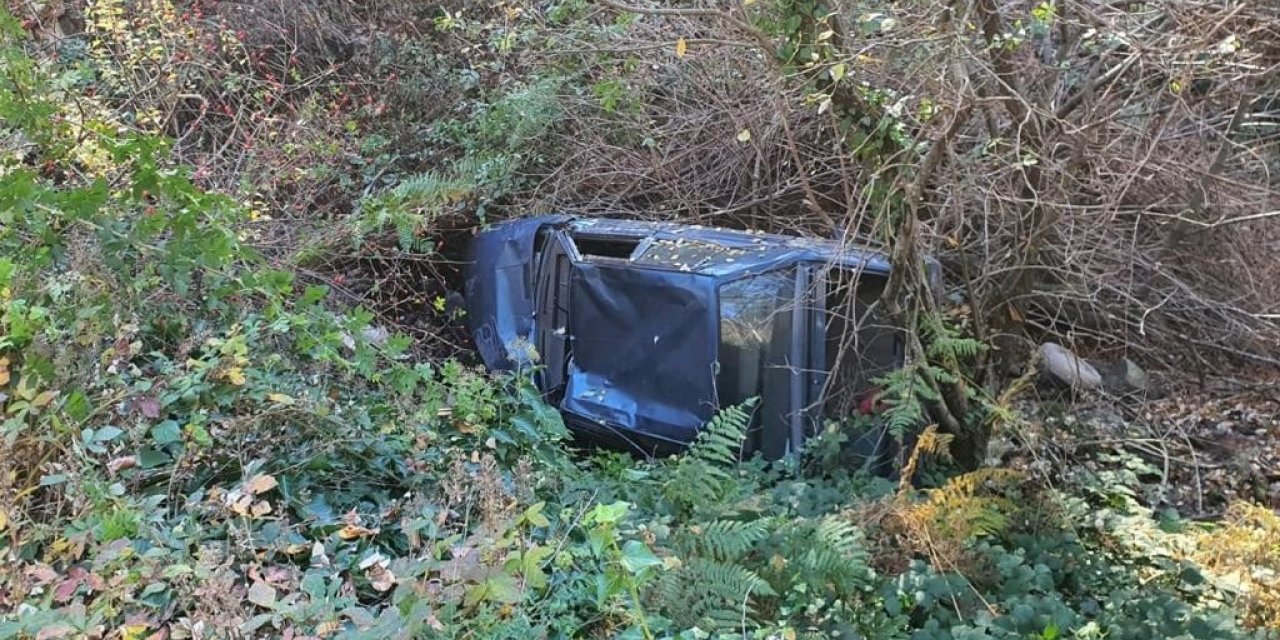 İnanılmaz kurtuluş...Uçuruma yuvarlanan otomobil hurdaya döndü