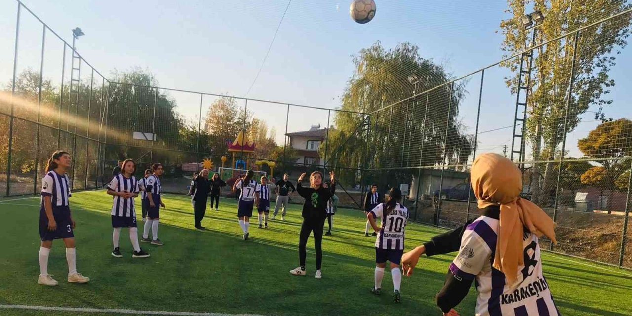 Kırıkkale’de kız futbol takımı kuruldu