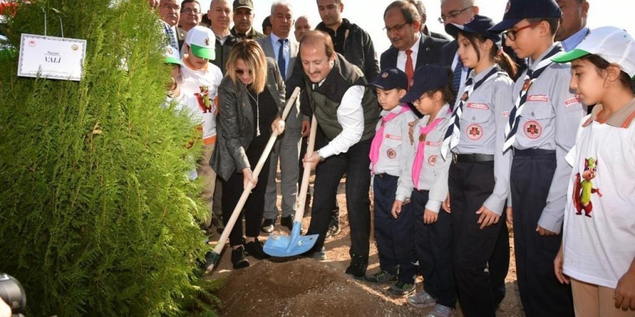 Vali Pehlivan ’fidan dikim etkinliği’ne katıldı