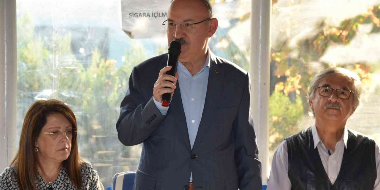 Vali Karadeniz ve eşi Zehra Karadeniz Eğitime Katkı Derneği üyeleriyle buluştu