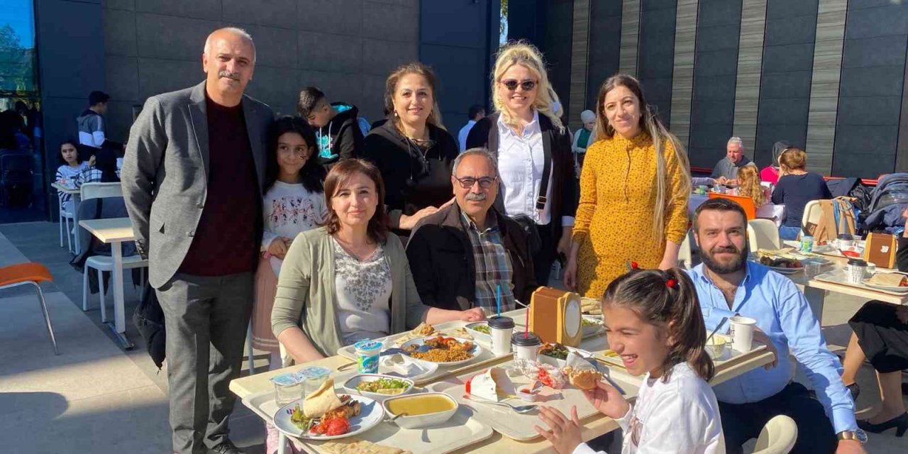 Diyabet kızı için farkındalık oluşturdu, onlarca diyabet hastayı coşkuyla eğlendirdi