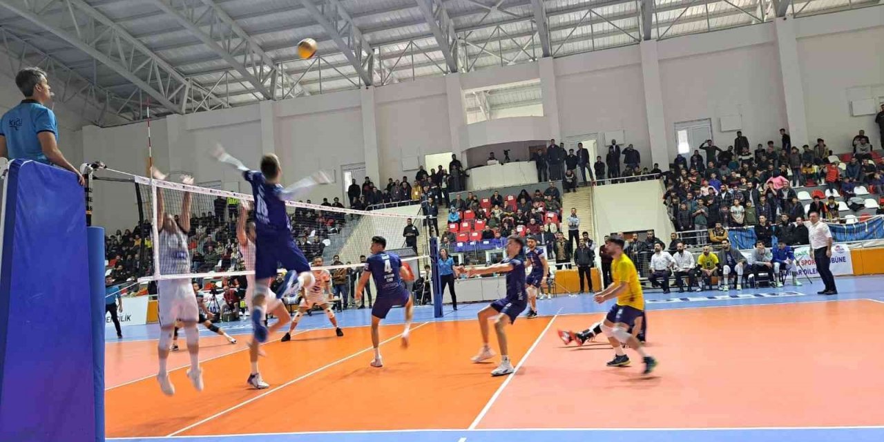 Efeler Ligi: Türşad: 3 - Altekma: 2