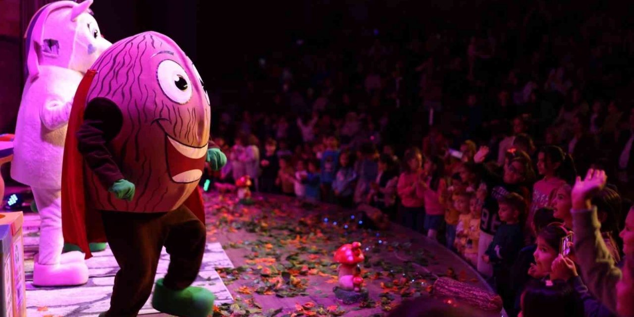 Çocuklar ’Ceviz Adam’ müzikalini çok sevdi