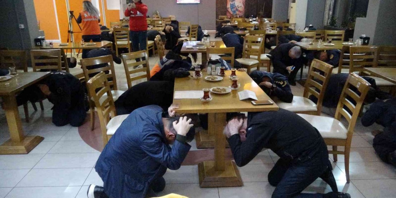 Çanakkale’de "çök, kapan, tutun" tatbikatı yapıldı