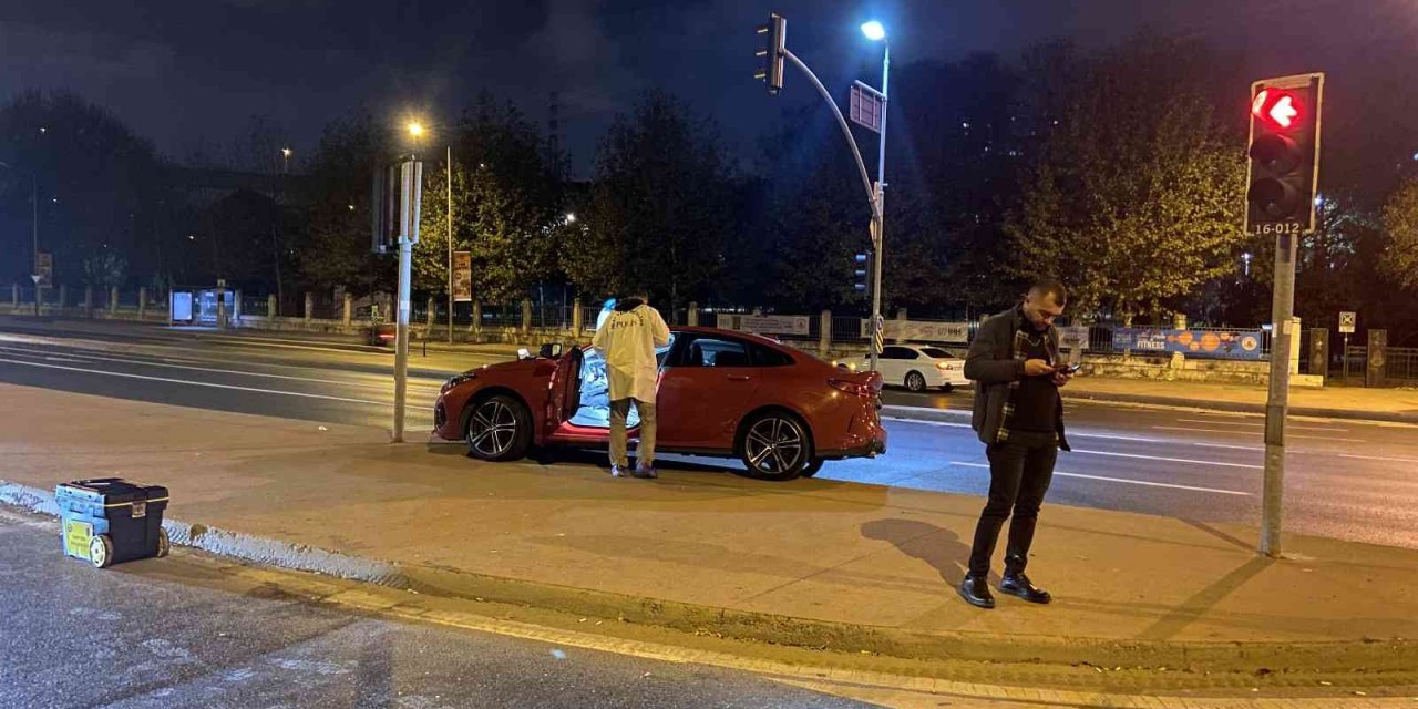 Kağıthane’de kırmızı ışıkta bekleyen lüks araca silahlı saldırı: 1 ölü