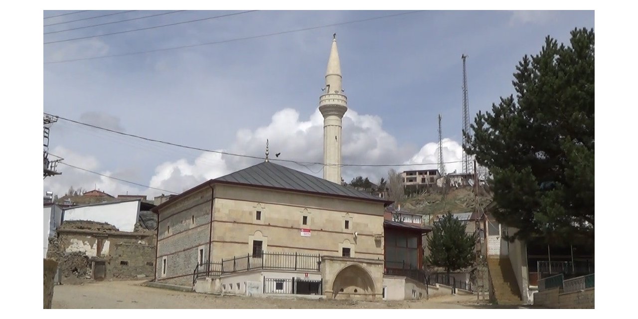 İki asırlık ’çivisiz cami’ zamana meydan okuyor
