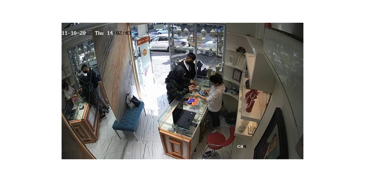 Kuyumcuyu el çabukluğuyla soydular