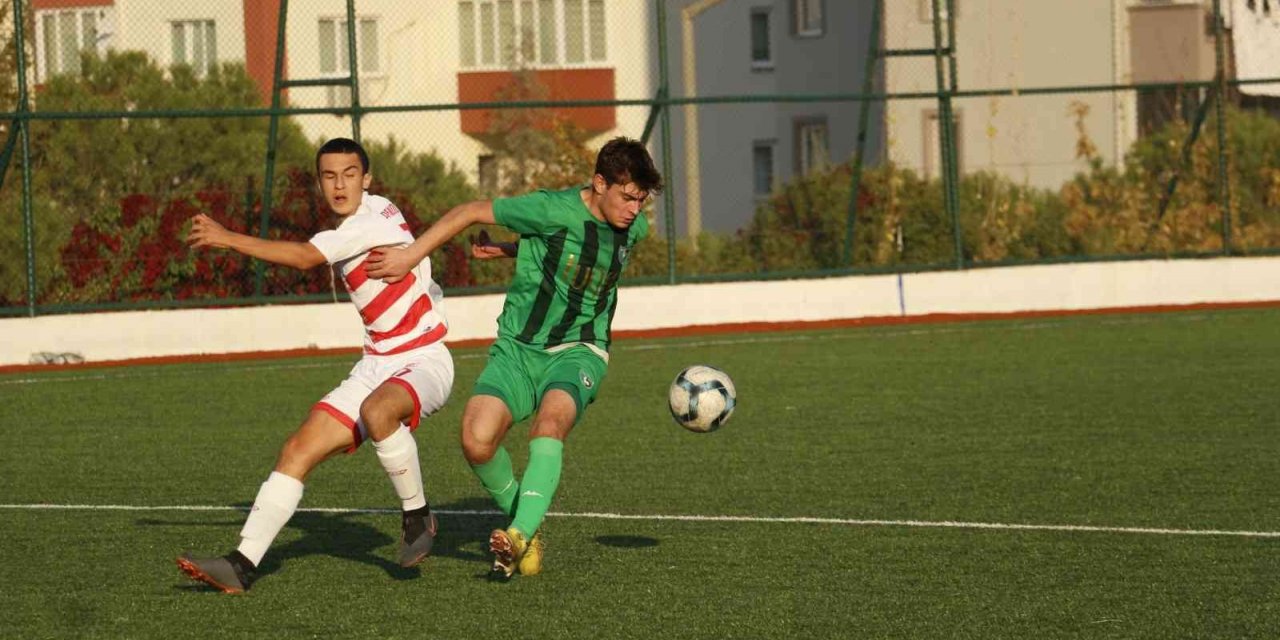 Genç horozlar Pendikspor’u 3 gol ile uğurladı